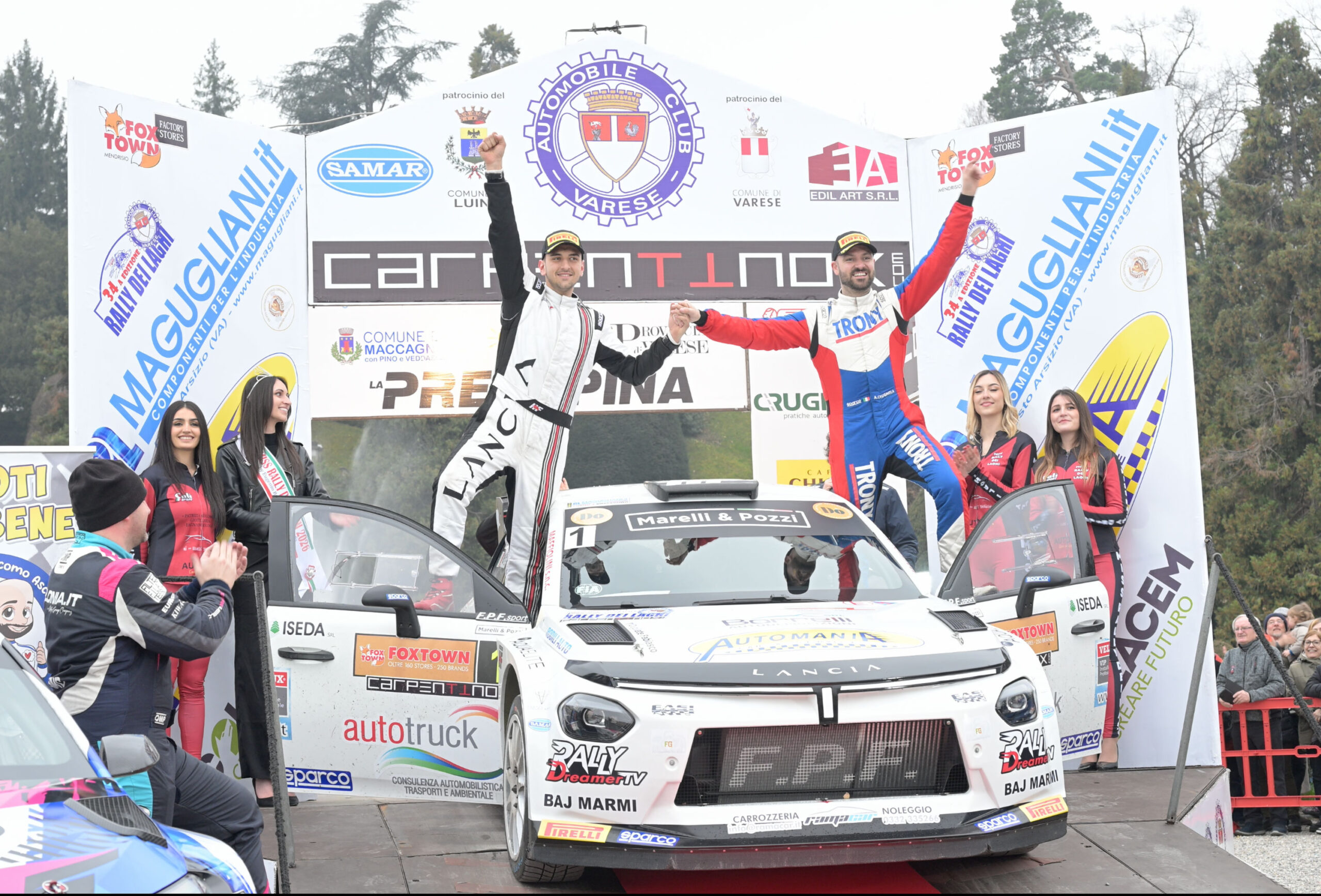 VARESE. 34¡ RALLY DEI LAGHI, PREMIAZIONE AI GIARDINI ESTENSINELLA FOTO CRUGNOLA E SASSI ESULTANTI